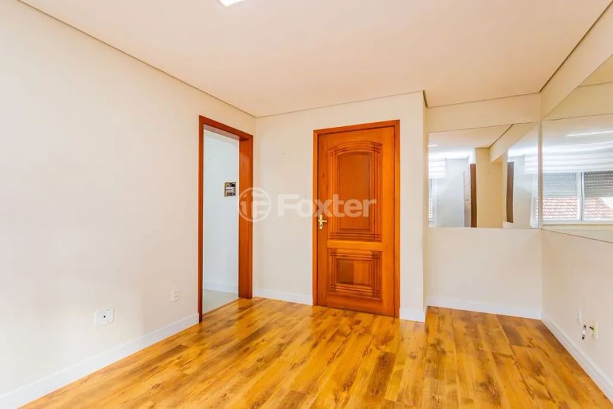 Imóvel todo REFORMADO para venda com 2 quartos no Jardim Lindóia - Porto Alegre - RS