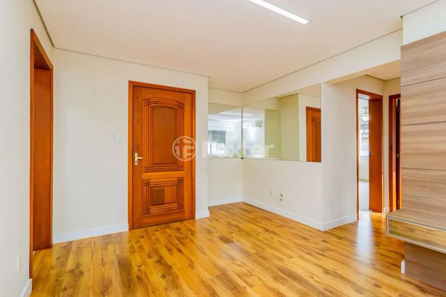 Imóvel todo REFORMADO para venda com 2 quartos no Jardim Lindóia - Porto Alegre - RS