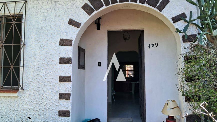 Casa de alvenaria com 03 dormitórios à venda por R$ 500.000,00 - Bairro Partenon - Porto Alegre/RS.