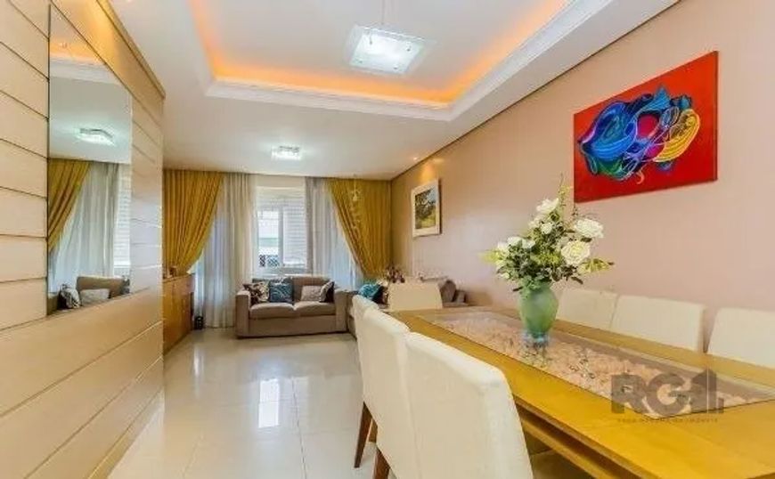 Ótimo e amplo apartamento no Menino Deus, fundos, semi mobiliado, com 180m² privativos, de 3 dormitó
