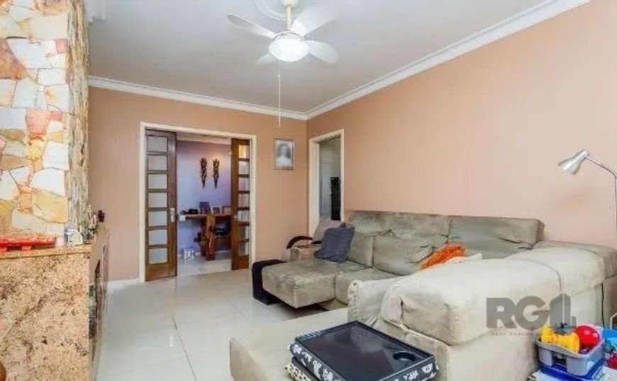 Ótimo e amplo apartamento no Menino Deus, fundos, semi mobiliado, com 180m² privativos, de 3 dormitó