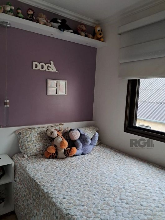 Apartamento de dois quartos, suíte e uma vaga de garagem no bairro Santana em Porto Alegre.Amplo apa