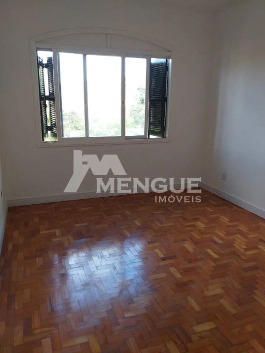 Vende-se Casa com 3 dormitórios sendo 1 suíte, vaga para 6 carros no Bairro J. Carvalho por R$ R$ 83