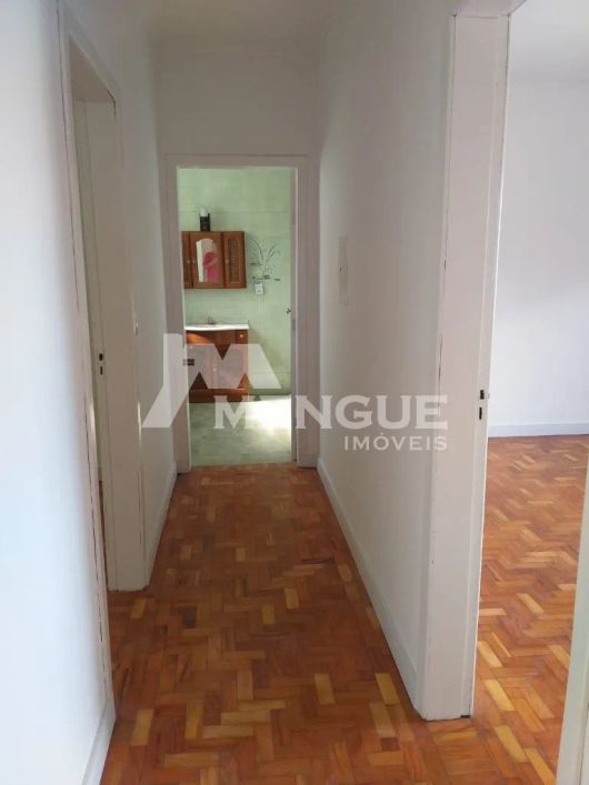 Vende-se Casa com 3 dormitórios sendo 1 suíte, vaga para 6 carros no Bairro J. Carvalho por R$ R$ 83