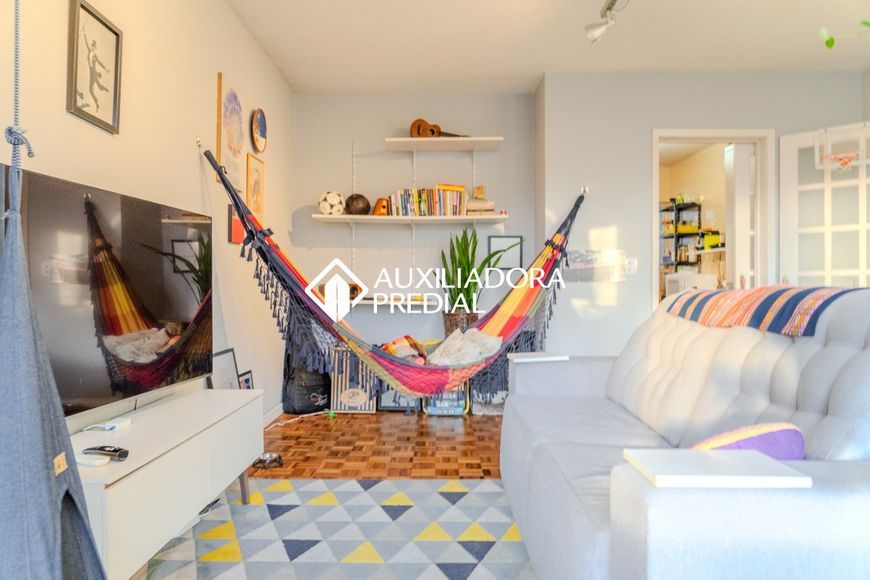 Apartamento com 3 quartos no bairro Menino Deus