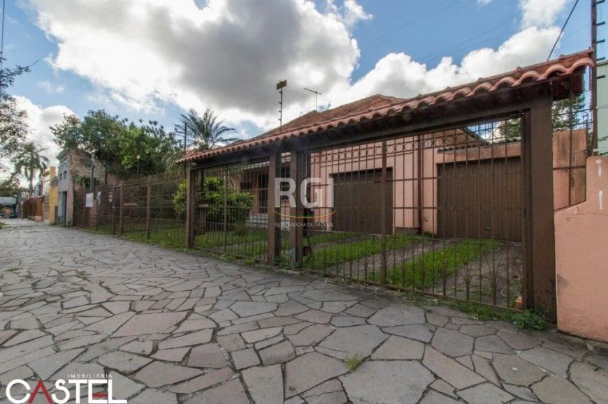 Casa para Venda - 400m², 4 dormitórios, sendo 1 suites, 3 vagas - Partenon