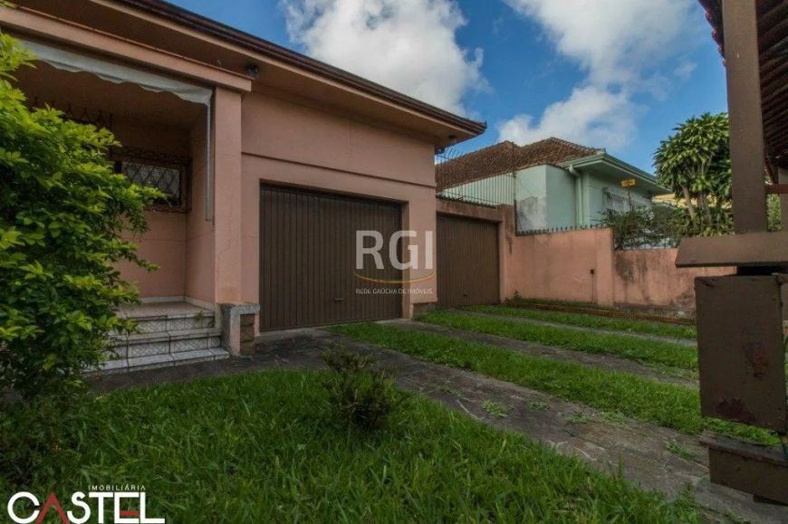Casa para Venda - 400m², 4 dormitórios, sendo 1 suites, 3 vagas - Partenon