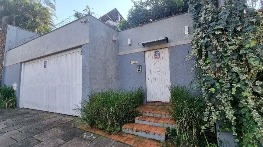 Casa a venda com 216,43mq privativos no Bairro Chácara das Pedras - Linda casa com hall de entrada,