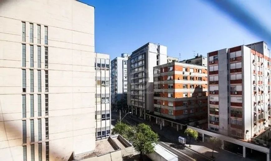 Edifício em local nobre do bairro , junto a todos recursos e toda infra de segurança, excelente apar