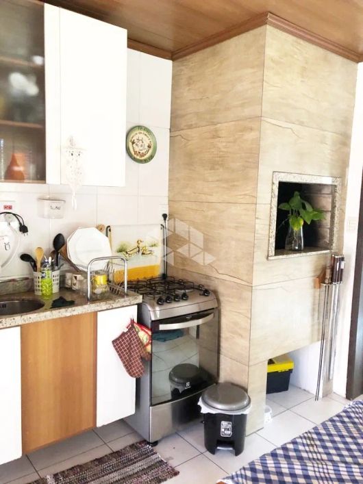 Prédio com 300m², 3 apartamentos e 03 vagas no bairro Auxiliadora.