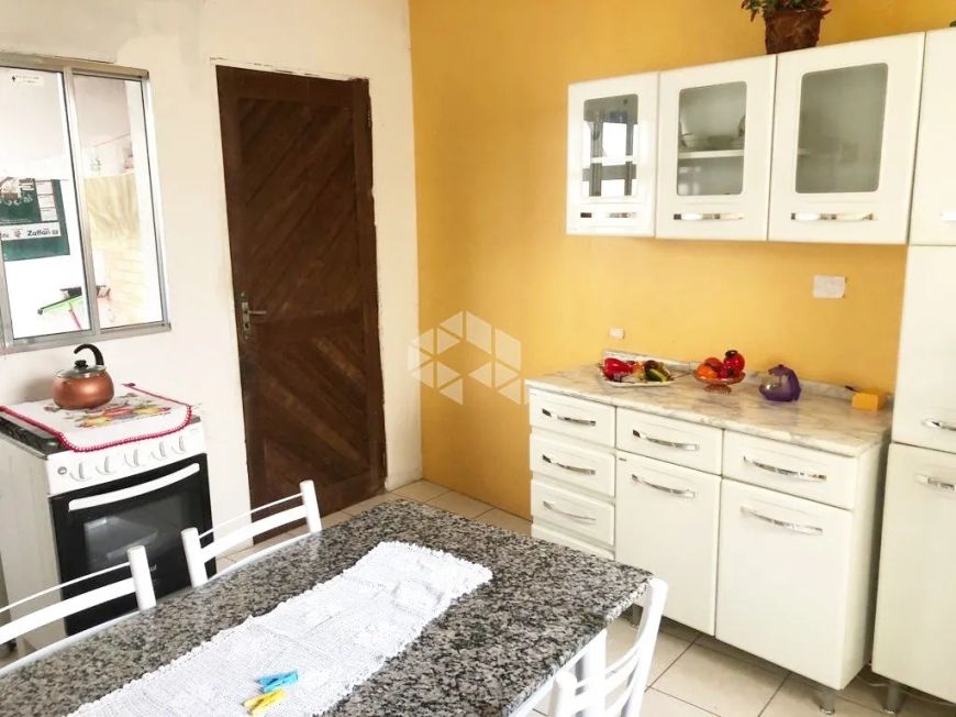 Prédio com 300m², 3 apartamentos e 03 vagas no bairro Auxiliadora.