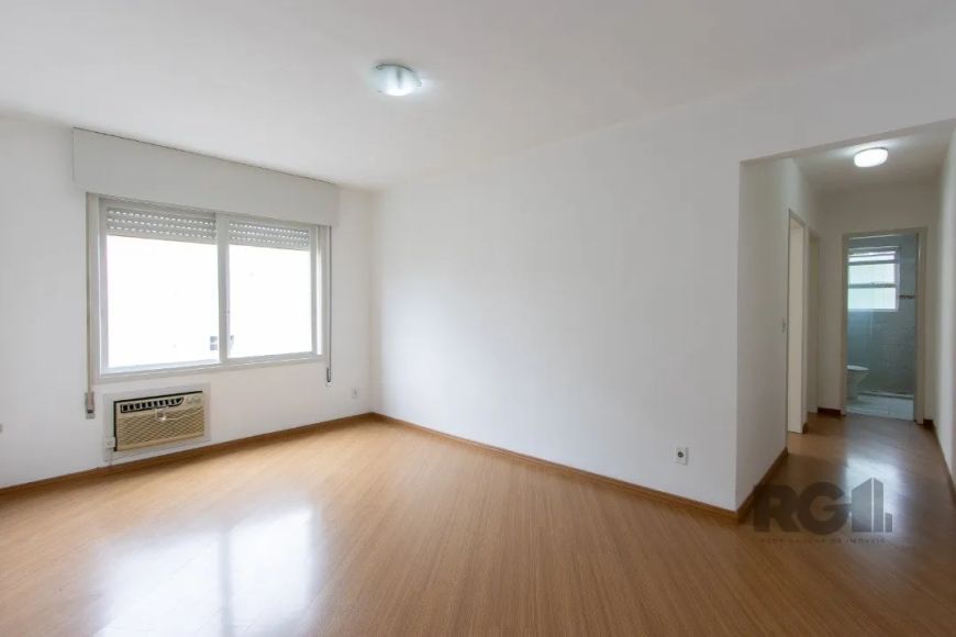 Descubra o seu novo lar no coração do Menino Deus, em Porto Alegre! Este aconchegante apartamento po