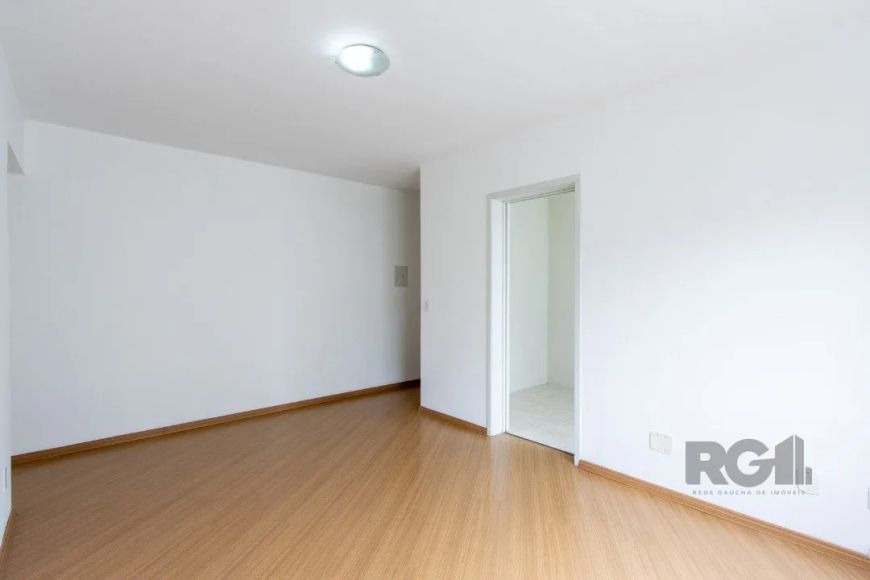 Descubra o seu novo lar no coração do Menino Deus, em Porto Alegre! Este aconchegante apartamento po