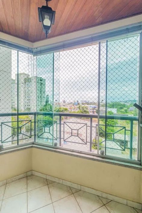 Ótimo apartamento, com 2 quartos, sendo 1 suíte, 1 vaga coberta, no centrinho da Cavalhada.
