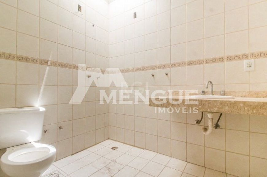 Casa/Sobrado com 3 dormitórios sendo 1 suíte e 3 vagas à venda no bairro Jardim Planalto em Porto Al