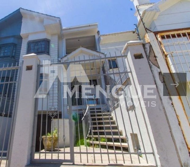 Casa/Sobrado com 3 dormitórios sendo 1 suíte e 3 vagas à venda no bairro Jardim Planalto em Porto Al
