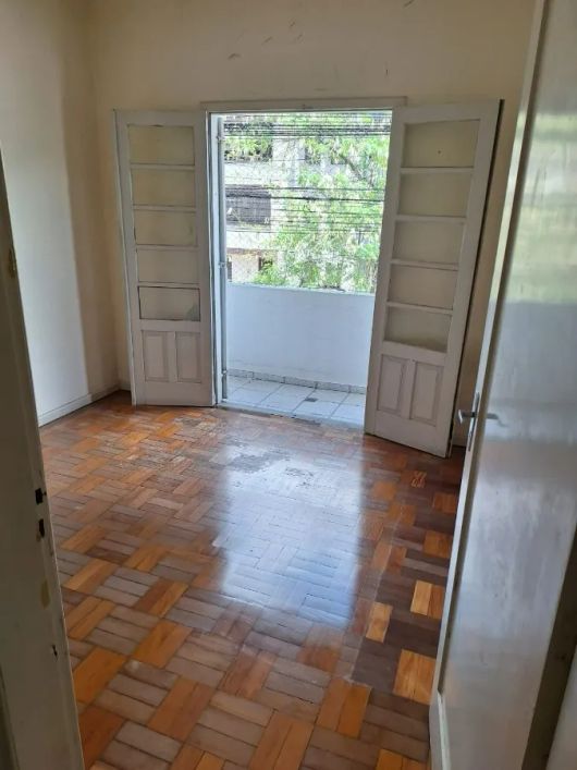 Excelente apartamento com 76,95 de área privativa, na Av. Getulio Vargas , Menino Deus com boa clari