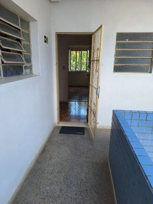 Excelente apartamento com 76,95 de área privativa, na Av. Getulio Vargas , Menino Deus com boa clari