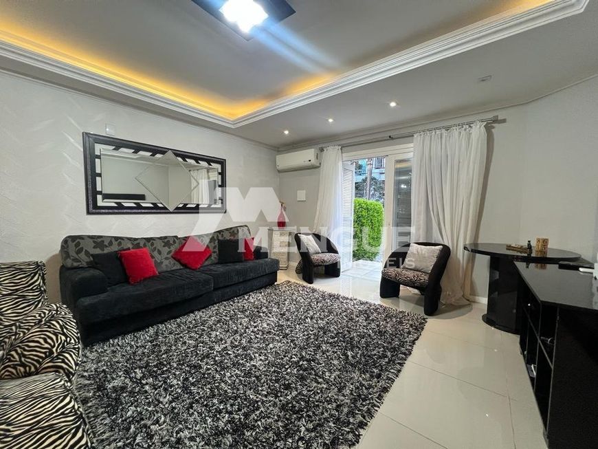 Casa com 3 dormitórios e 3 vagas à venda no bairro Jardim Planalto em Porto Alegre com 267,00m² por