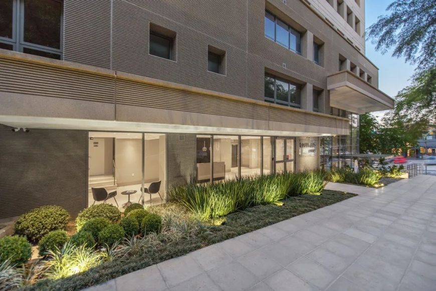 Salas/Conjuntos em Auxiliadora com 45.47 m² , 1 vaga(s).