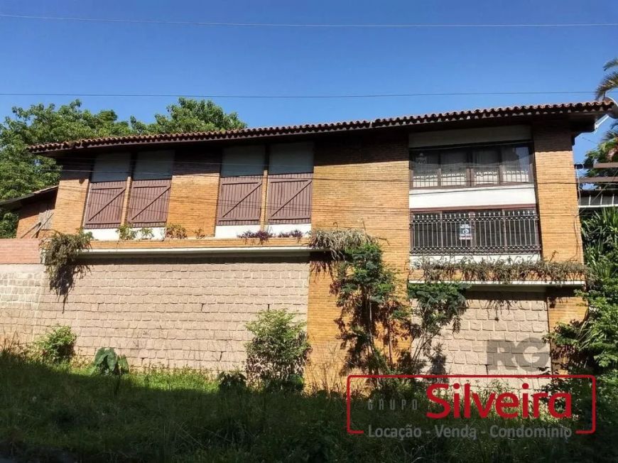 Casa em Porto Alegre, no bairro Santa Tereza, à venda.