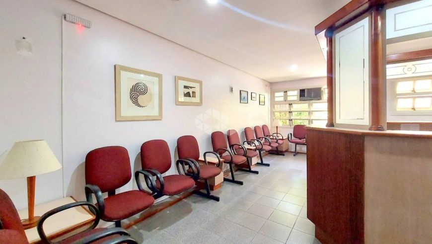 CENTRO MÉDICO COMPLETO A 400 METROS DO HOSPITAL DE CLÍNICAS