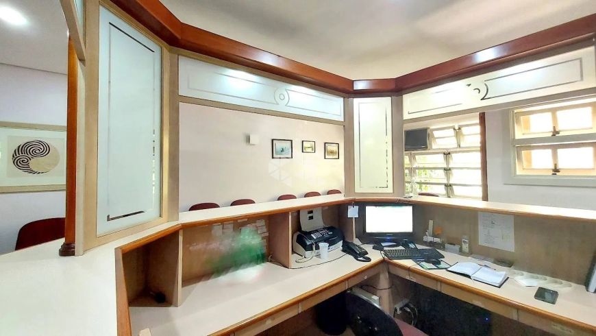 CENTRO MÉDICO COMPLETO A 400 METROS DO HOSPITAL DE CLÍNICAS