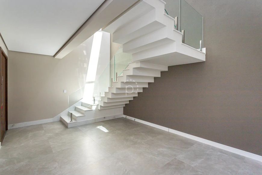 Venda de Casa em Condomínio em bairro Alphaville com 310m² Área Const.