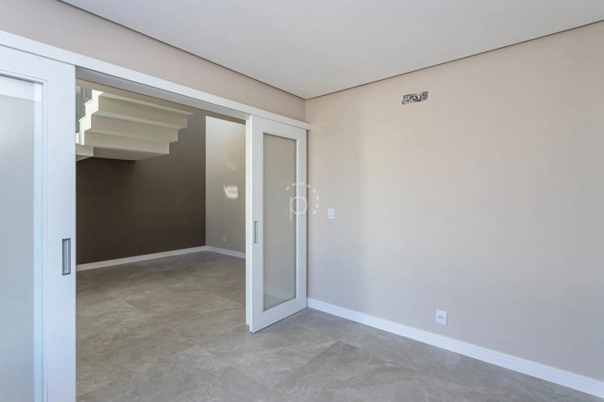 Venda de Casa em Condomínio em bairro Alphaville com 310m² Área Const.