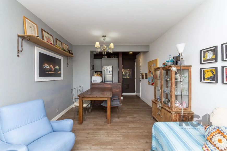 Diferenciado apartamento com 3 dormitórios (transformado em 2) 76m2 no bairro Morro Santana.Condomín