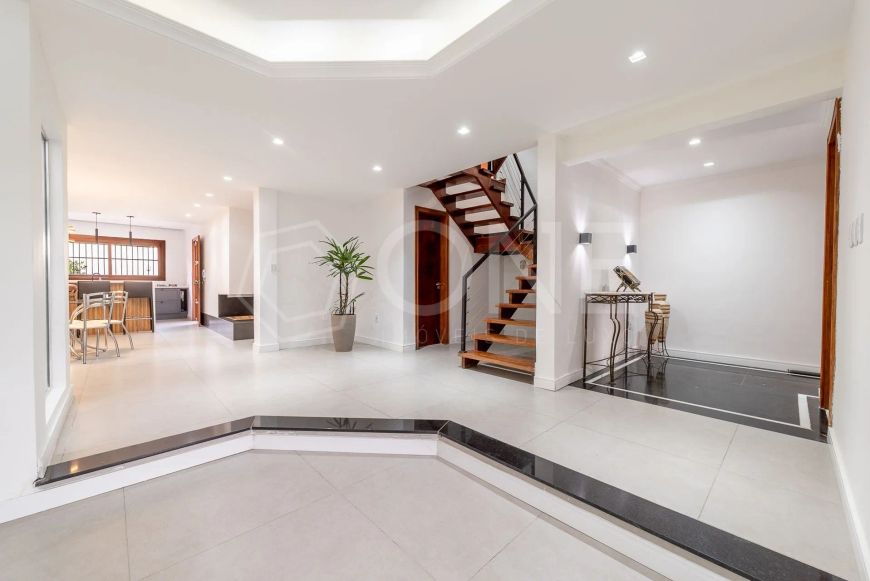 Casa com 4 quartos sendo 3 suítes, no bairro Chácara das Pedras