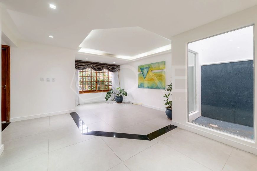 Casa com 4 quartos sendo 3 suítes, no bairro Chácara das Pedras
