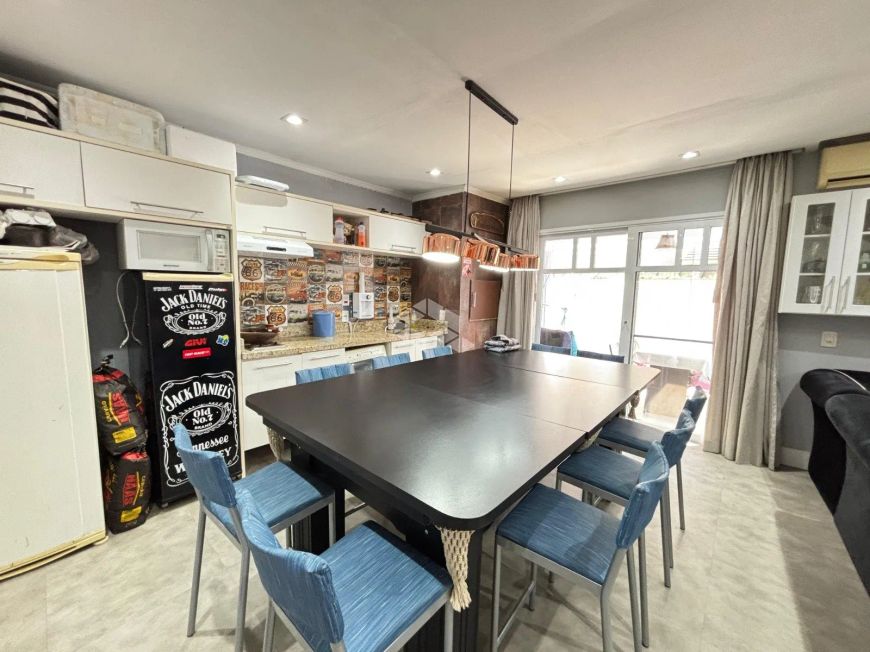 Casa de alto padrão com 4 suítes e 3 vagas de garagem no condomínio Terra Mater, no bairro Jardim Ca