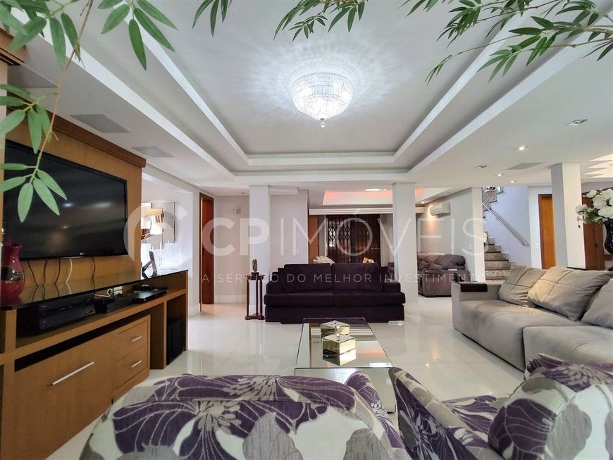 Casa/Sobrado em Porto Alegre, no bairro Jardim Itu Sabará, à venda.