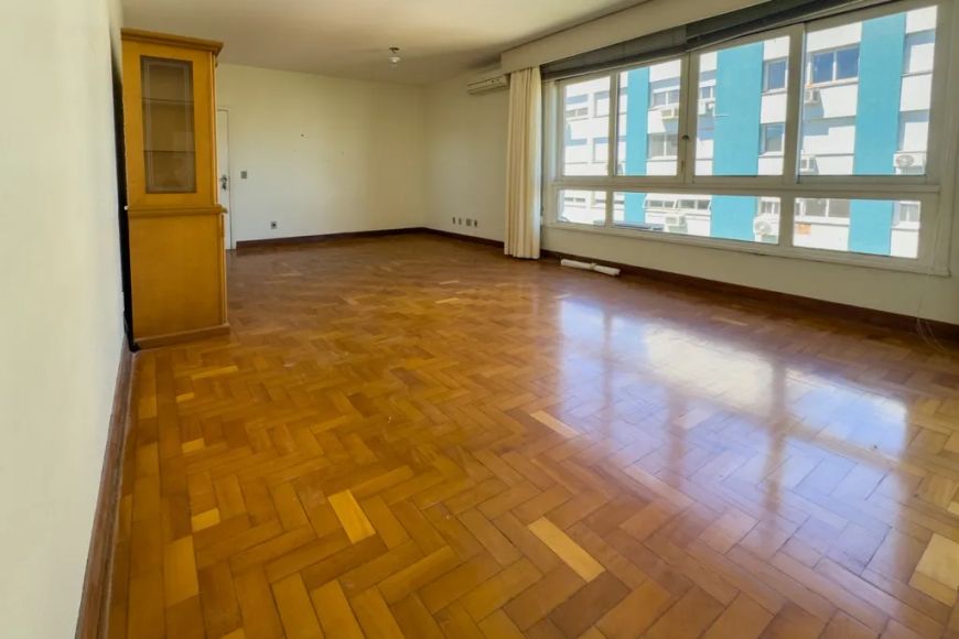 Apartamento à venda - Localização privilegiada próximo à Redenção e UFRGS Este apartamento oferece t
