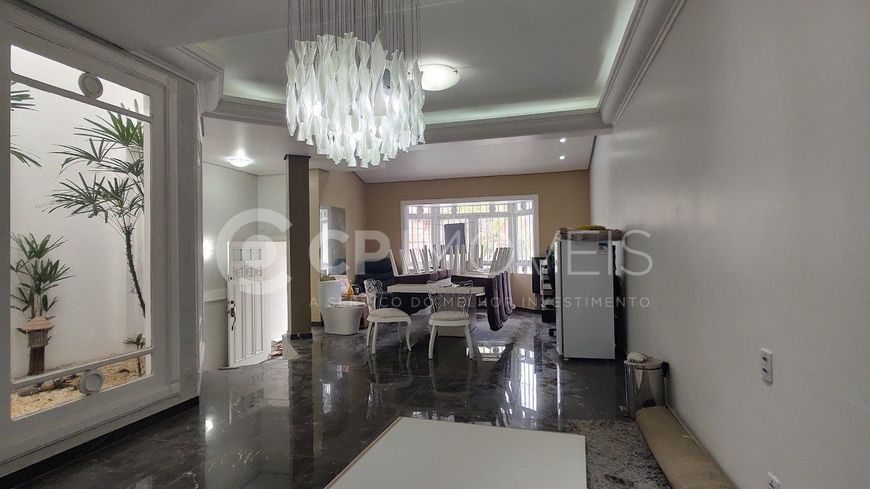 Casa/Sobrado em Porto Alegre, no bairro Jardim Planalto, à venda.