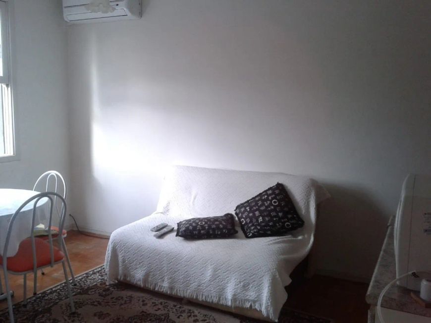 Apartamento à venda no bairro Cidade Baixa com 56 m² e 2 dormitórios/quartos disponíveis.