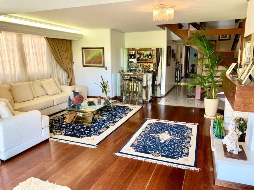 Cobertura à venda no bairro Bela Vista - 300 m² com 4 dormitórios/quartos disponíveis