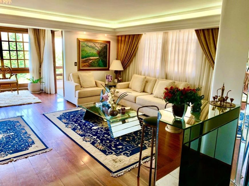 Cobertura à venda no bairro Bela Vista - 300 m² com 4 dormitórios/quartos disponíveis