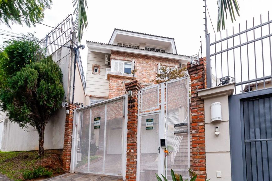 Casa em condomínio à venda no bairro Chácara Das Pedras com 168 m² e 3 dormitórios.