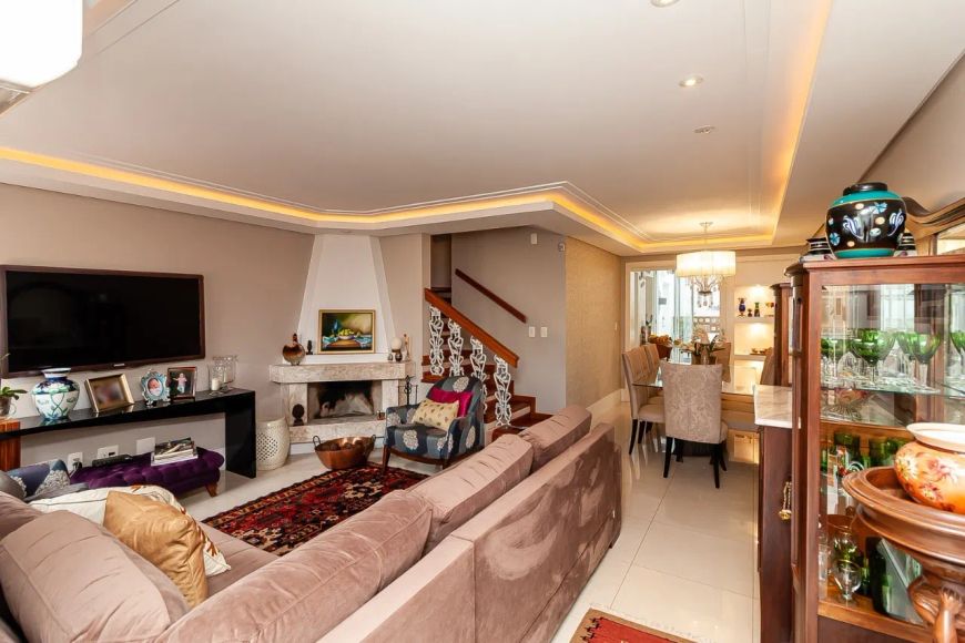 Casa em condomínio à venda no bairro Chácara Das Pedras com 168 m² e 3 dormitórios.