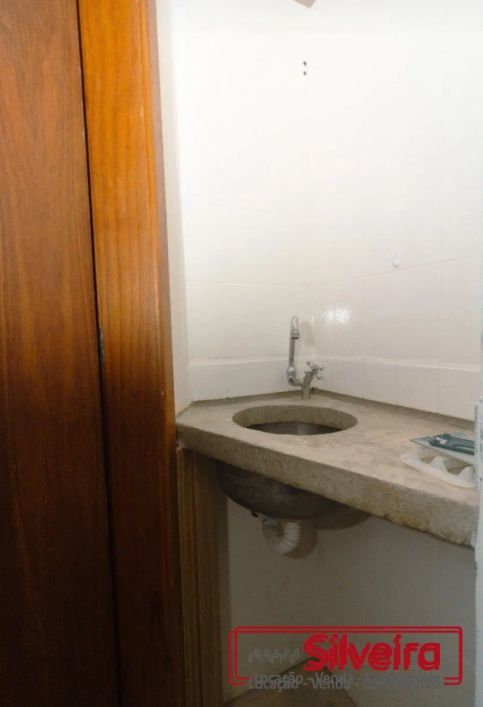 SALA COMERCIAL 30m² BEM LOCALIZADA