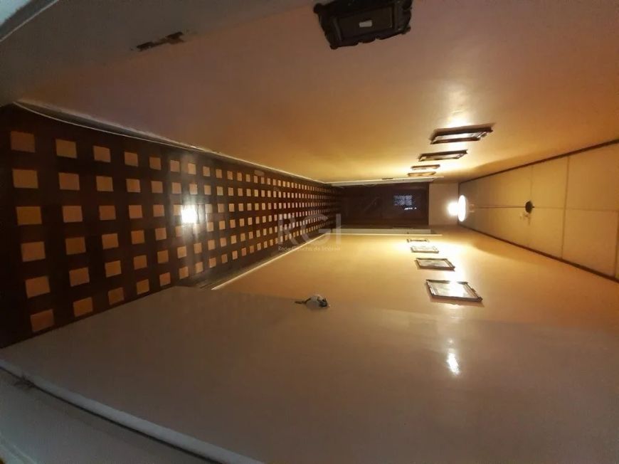 CASA (290,00 m²) de área privativa - 3 dormitórios, sendo um suíte. Em um terreno de 11 x 33,50 com