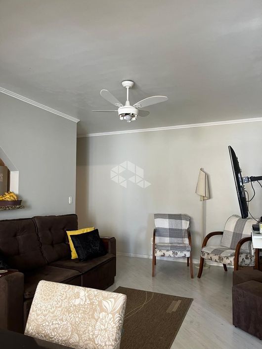 Apartamento de 02 dormitórios com sacada e churrasqueira no Bairro Cristal