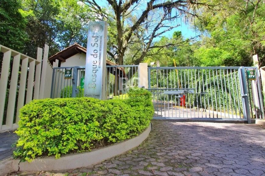 Excelente apartamento no bairro Teresópolis, com 2 dormitórios,living com sacada integrada com churr
