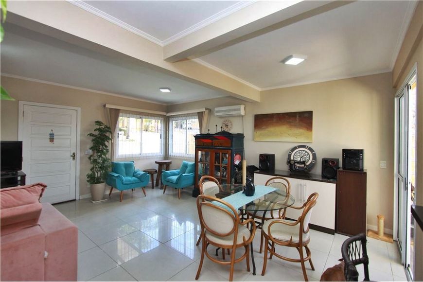 Casa (Sobrado em condomínio), com 3 quartos e 3 banheiros à Venda, 175 m² em Porto Alegre/RS