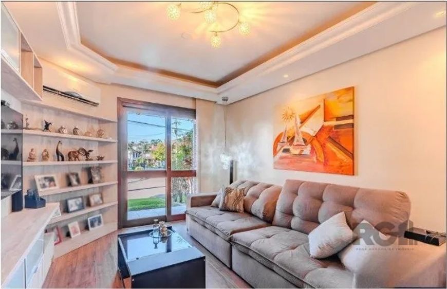 Linda casa semi mobiliada a venda , situada em um condomínio com infraestrutura completa de seguranç