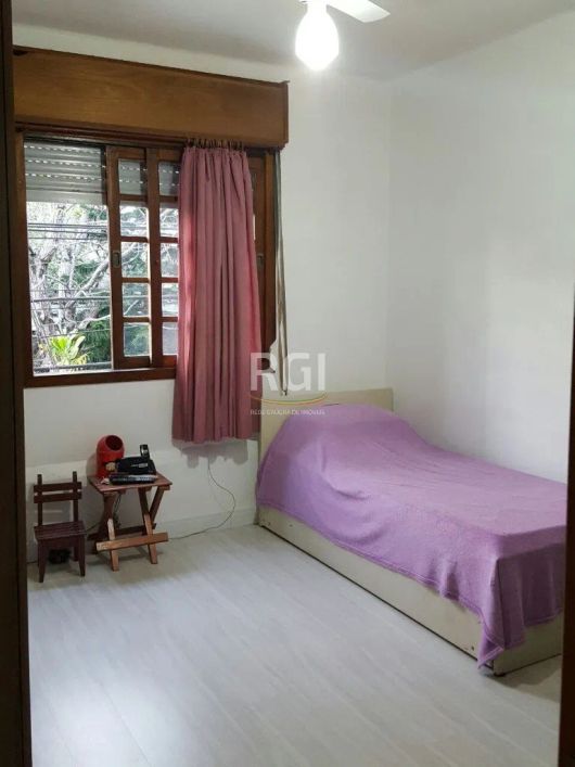 Apartamento com excelente localização, com 03 dormitórios , sendo um com sacada, 02 banhos na circul