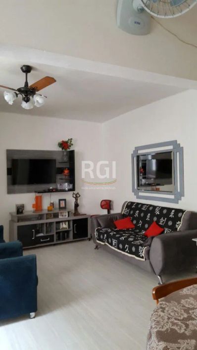 Apartamento com excelente localização, com 03 dormitórios , sendo um com sacada, 02 banhos na circul