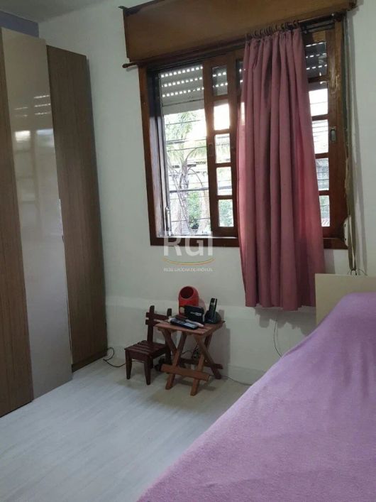 Apartamento com excelente localização, com 03 dormitórios , sendo um com sacada, 02 banhos na circul
